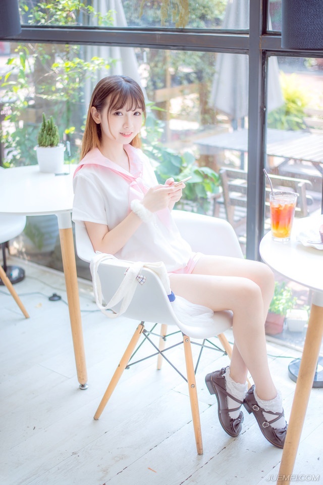 你是我今生渡不过的劫，多看一眼就心软，拥抱一下就沦陷。